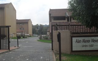 3 Bedroom Townhouse in Alan Manor