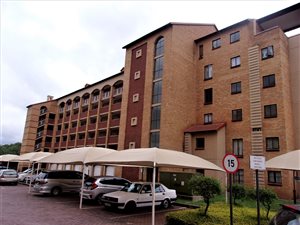 2 Bed Apartment in Die Hoewes