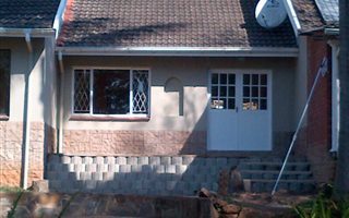 1 Bedroom Garden Cottage in Blackridge