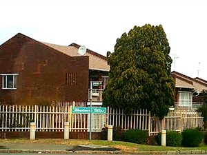 3 Bed Townhouse in Woodmere