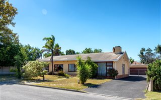 4 Bedroom House in Klipdam