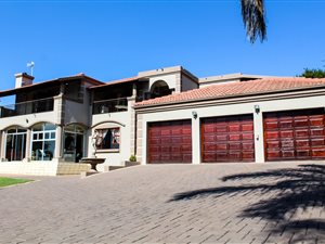5 Bed House in Ruimsig Country Estate