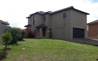 4 Bedroom House in Hartenbos Heuwels