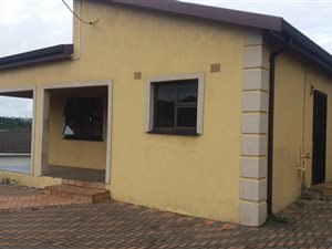 3 Bed House in Lovu