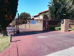 2 Bed Townhouse in Moreleta Park