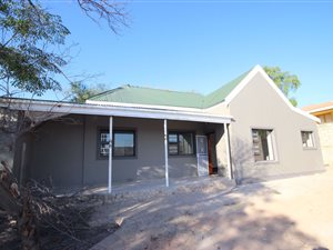 4 Bed House in Oudtshoorn Central