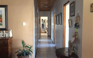 5 Bedroom House in Loerie Park