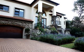 5 Bedroom House in Country Lane Estate