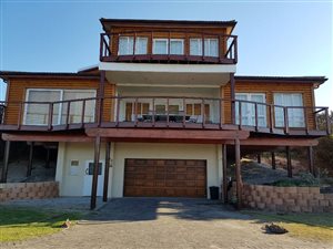 4 Bed House in Keurboomstrand
