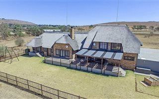 5 Bedroom House in Sterkfontein and surrounds