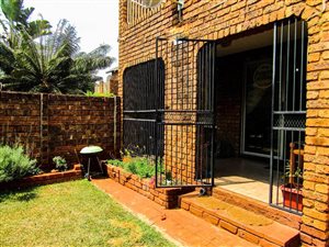 2 Bed Townhouse in Doornpoort and surrounds