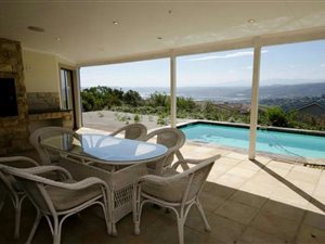 4 Bed House in Pezula Golf Estate