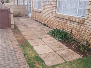 2 Bed Townhouse in Robin Park