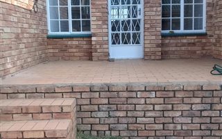 2 Bedroom Simplex in Radiokop