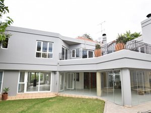 5 Bed House in Cedar Lakes