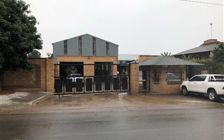 3900 m² Industrial space in Factoria