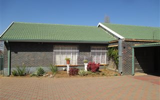 4 Bedroom House in Bergsig
