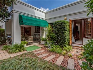 3 Bed Townhouse in Pineslopes