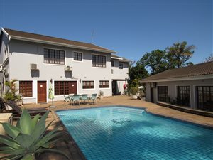 380 m² Commercial space in Athlone Park