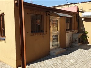 2 Bed Apartment in Rosettenville