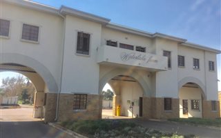 999 m² Land available in Boschkop