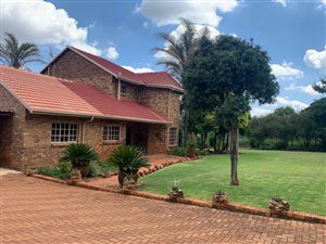 9.8 ha Farm in Zwavelpoort