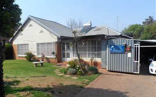 3 Bedroom House in Roodepoort West