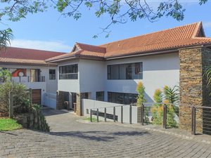 6 Bed House in Hilltop Estate