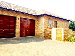 2 Bed Townhouse in Ruimsig