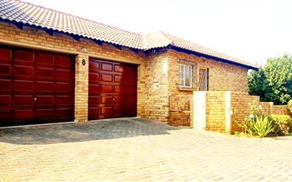 2 Bedroom Townhouse in Ruimsig