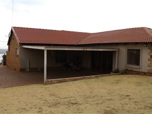 4 Bed House in Bronkhorstbaai