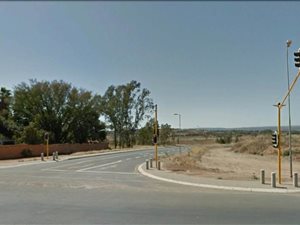 17.3 ha Land available in Silver Lakes