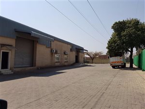 1100 m² Industrial space in Ormonde