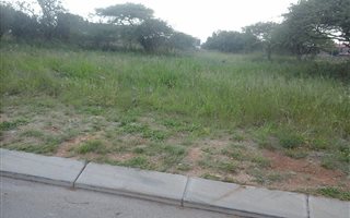 1000 m² Land available in Serala View