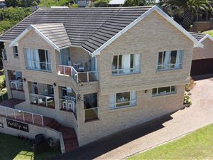 3 Bed House in Herolds Bay