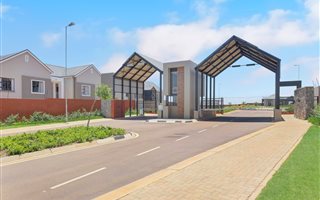 415 m² Land available in Louwlardia