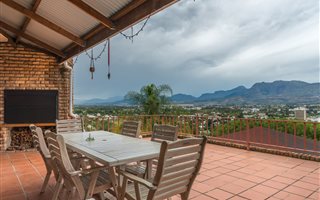 4 Bedroom House in Paarl Central West