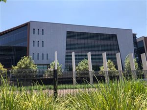 4000 m² Commercial space in Waterfall City