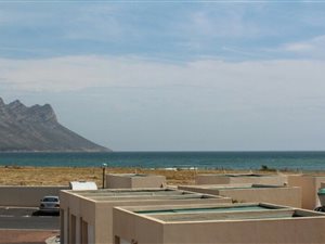 2 Bedroom Flat in Strand Central