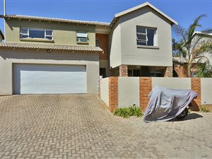 3 Bed Townhouse in Honeydew Manor