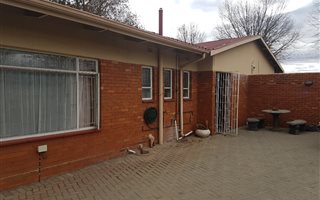 3 Bedroom House in Barry Hertzog Park
