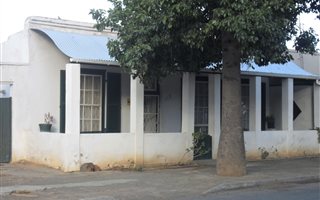 2 Bedroom House in Graaff Reinet