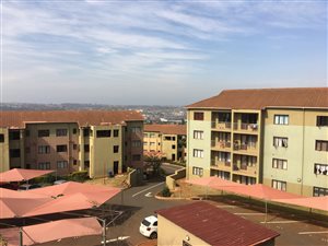 2 Bed Flat in Montclair