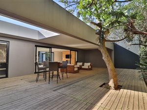 4 Bed House in Sheffield Beach