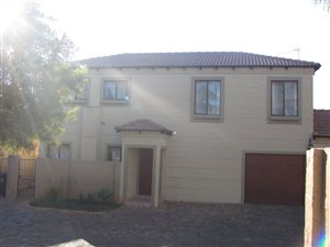 3 Bed Duplex in Woodhill