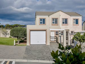 2 Bed House in Somerset West Central