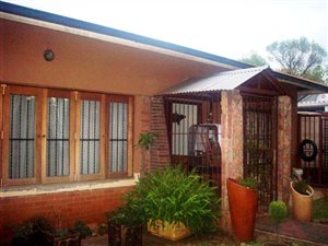2 Bed House in Vanderbijlpark CW3
