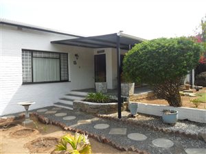 3 Bed House in Graaff Reinet