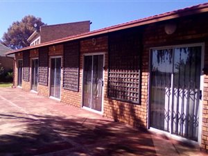 3 Bed House in Daggafontein