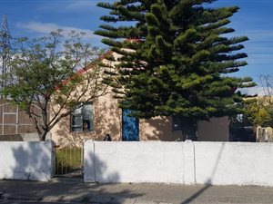 2 Bed House in Malibu Village